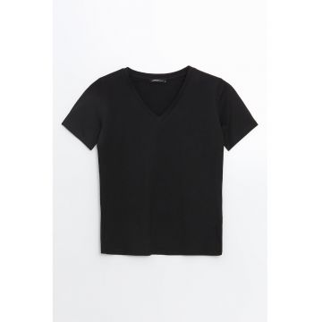 Tricou uni cu decolteu in V