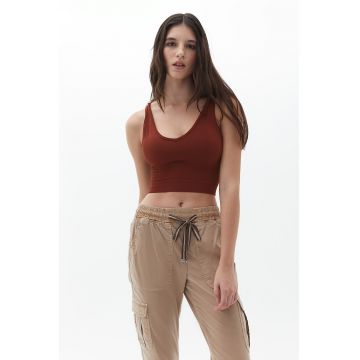 Top crop cu decolteu in V