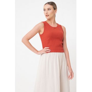 Top crop cu decolteu rotund