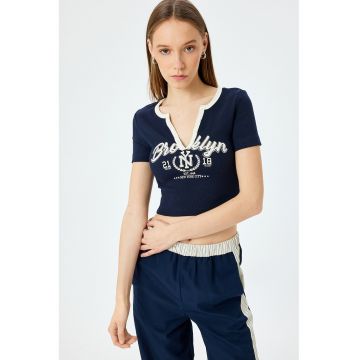 Tricou croo cu model striat si decolteu in V