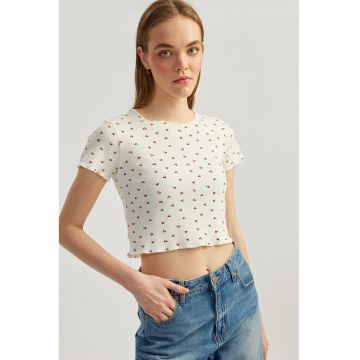 Tricou crop cu imprimeu grafic