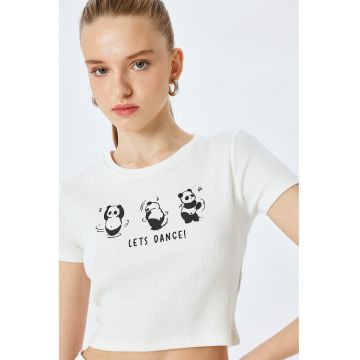 Tricou crop cu imprimeu grafic si text