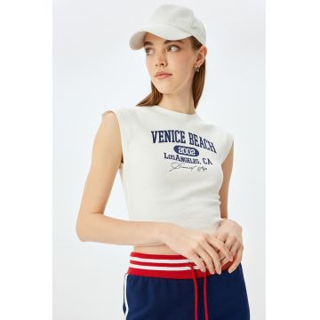 Tricou crop cu imprimeu text