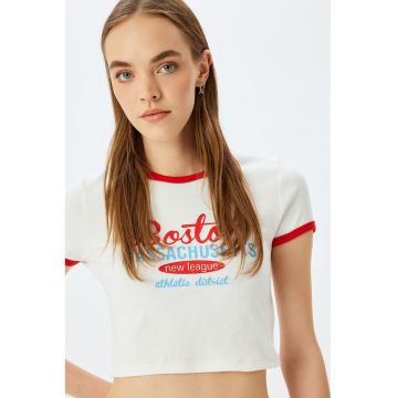 Tricou crop cu imprimeu text