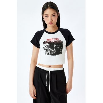 Tricou crop cu maneci contrastante