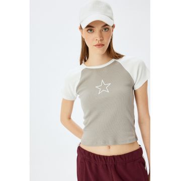 Tricou crop cu maneci raglan