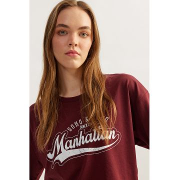 Tricou crop cu text