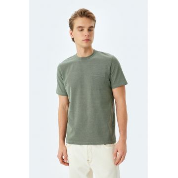Tricou cu buzunar pe piept