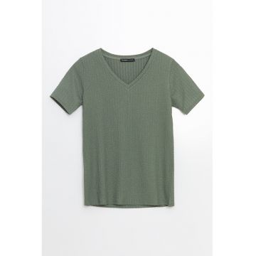 Tricou cu decolteu in V