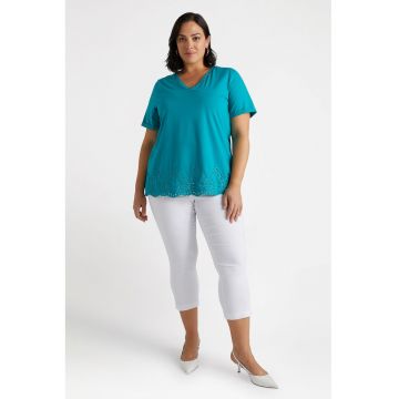 Tricou cu decolteu in V si terminatii valurite