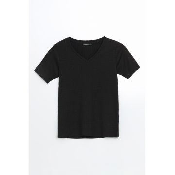 Tricou cu decolteu in V