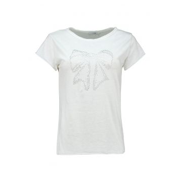 Tricou cu decolteu la baza gatului si aplicatii din strasuri