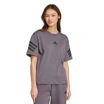 Tricou cu decolteu la baza gatului si detalii logo