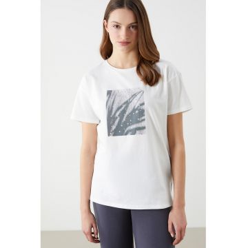 Tricou cu decolteu la baza gatului si imprimeu