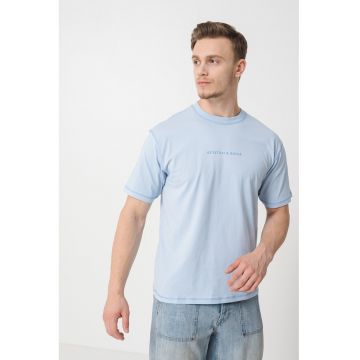 Tricou cu decolteu la baza gatului si imprimeu logo