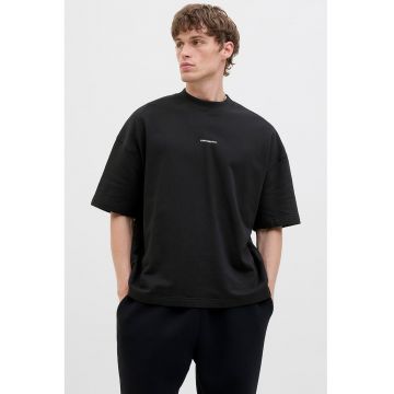 Tricou cu decolteu la baza gatului si imprimeu text
