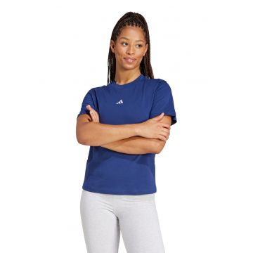 Tricou cu decolteu la baza gatului si logo discret