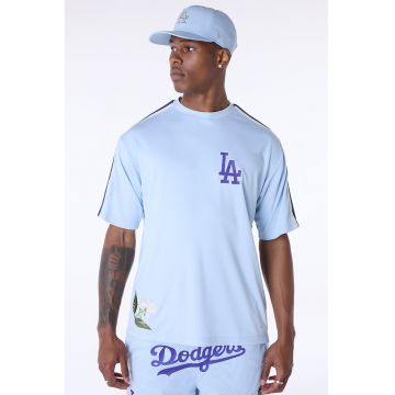 Tricou cu detaliu floral brodat