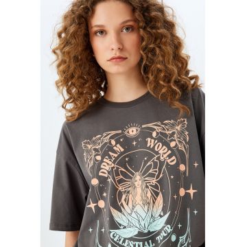 Tricou cu imprimeu grafic