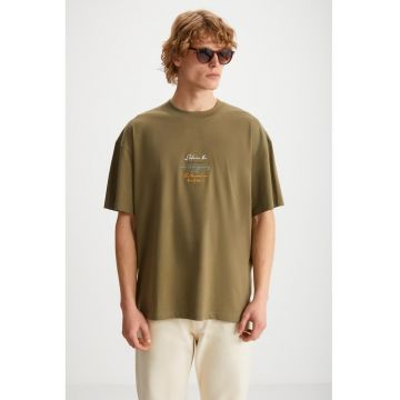 Tricou cu maneci cazute si imprimeu grafic pe partea din spate