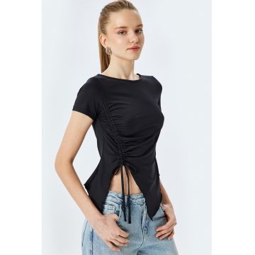 Tricou cu model asimetric