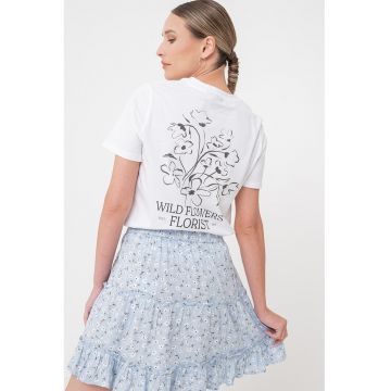 Tricou cu model floral si decolteu la baza gatului