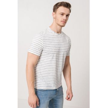 Tricou cu model in dungi