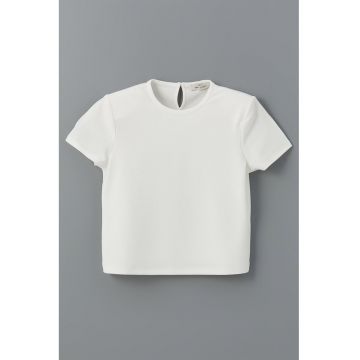 Tricou cu model uni si decolteu la baza gatului