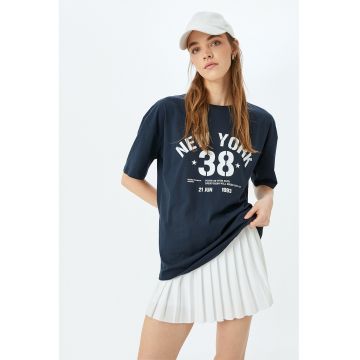 Tricou din bumbac cu decolteu la baza gatului