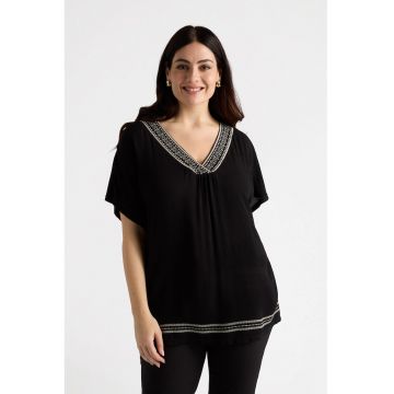 Tricou lejer cu decolteu in V