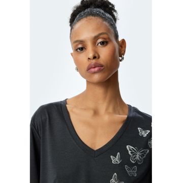 Tricou lejer cu decolteu in V