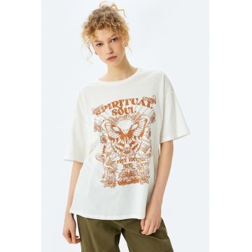 Tricou lejer cu decolteu la baza gatului