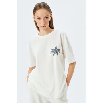 Tricou lejer cu imprimeu pe partea din spate