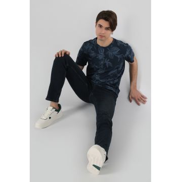 Tricou regular fit cu model floral