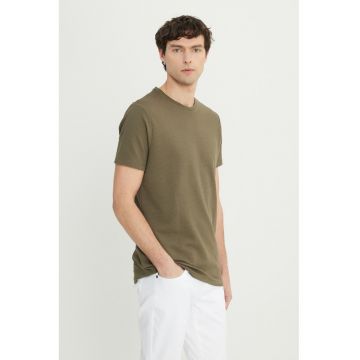 Tricou slim fit cu decolteu la baza gatului