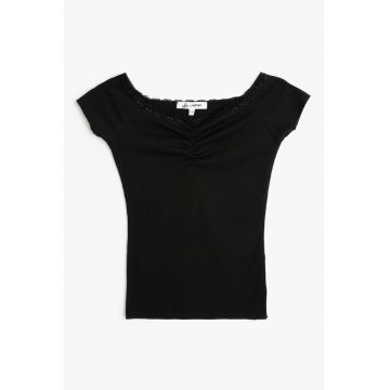 Tricou slim fit cu garnitura din dantela