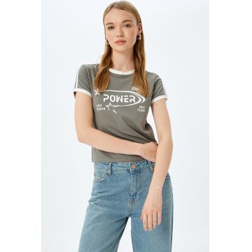 Tricou slim fit cu model text