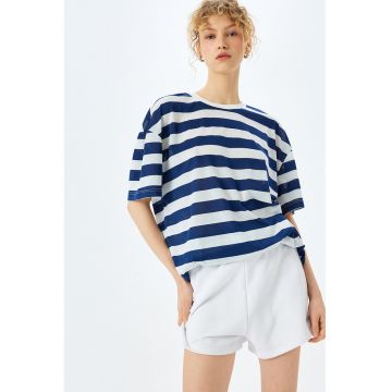 Tricou supradimensionat cu dungi