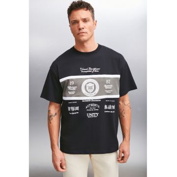 Tricou supradimensionat cu imprimeu grafic