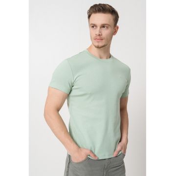 Tricou uni cu decolteu la baza gatului