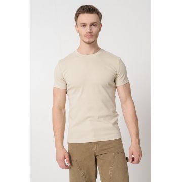 Tricou uni cu decolteu la baza gatului