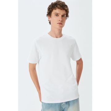 Tricou uni cu decolteu la baza gatului