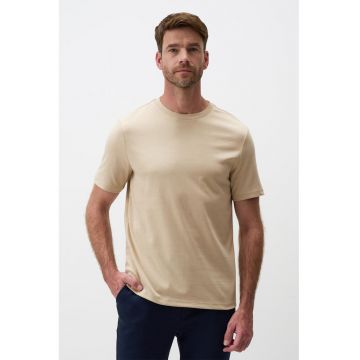 Tricou uni cu decolteu la baza gatului