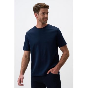 Tricou uni cu decolteu la baza gatului