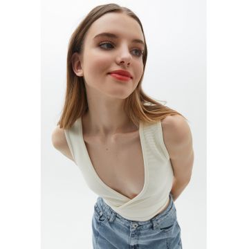 Top crop cu decolteu in V