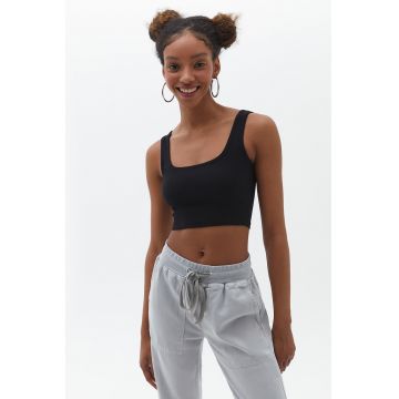 Top crop cu decolteu patrat