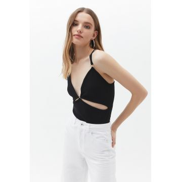 Top crop cu decupaje