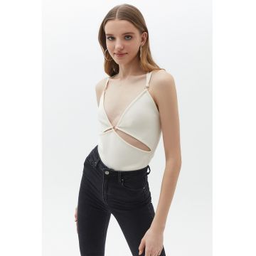 Top crop cu decupaje