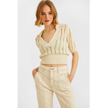 Tricou crop crosetat cu decolteu in V