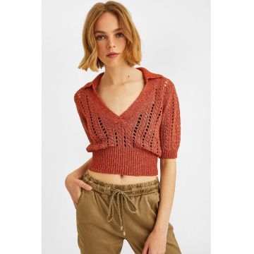 Tricou crop crosetat cu decolteu in V